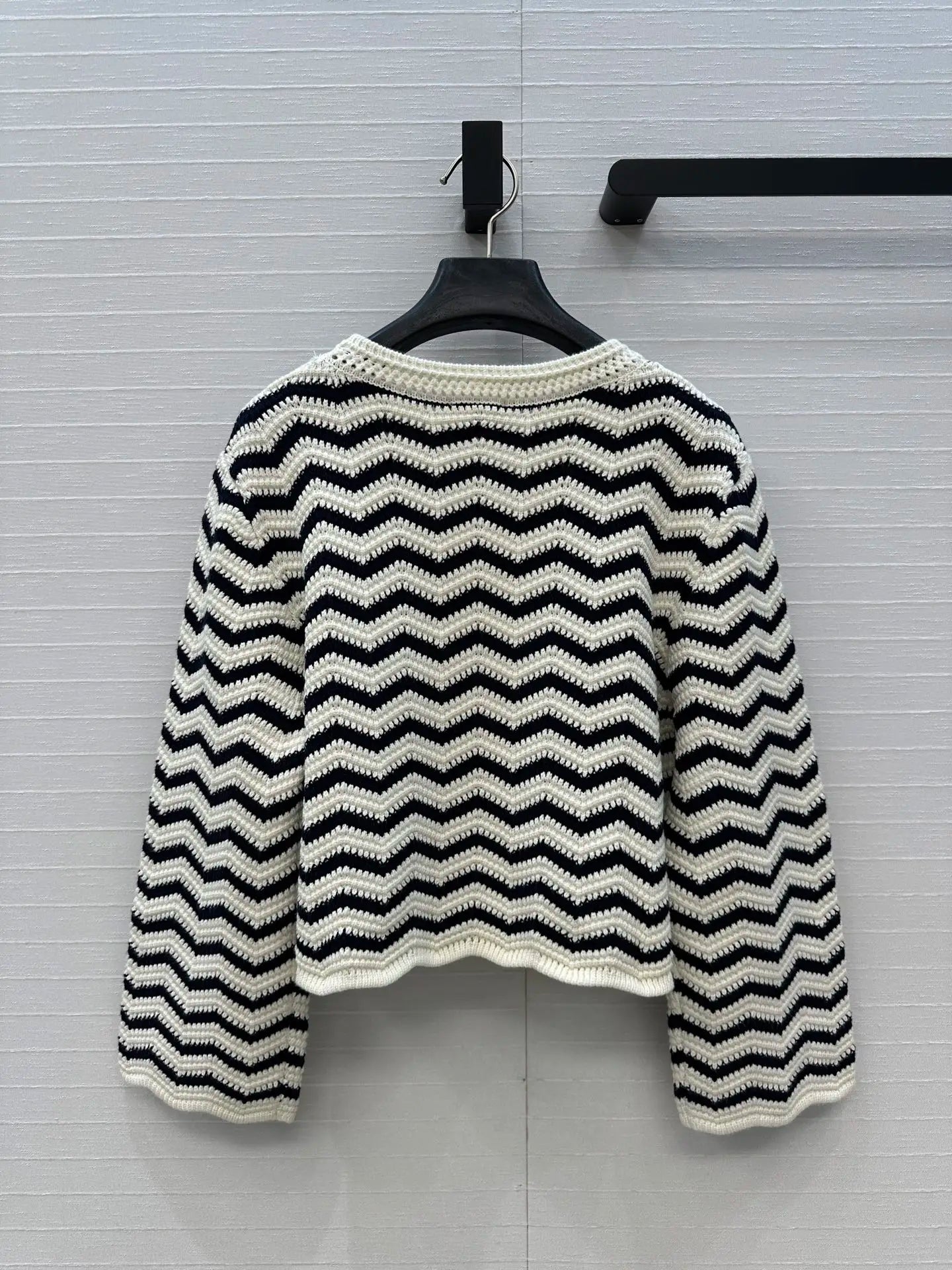 2025 autumn fashion new women's clothing Clothing black and white color matching loose wave pattern knitted hollow jacket