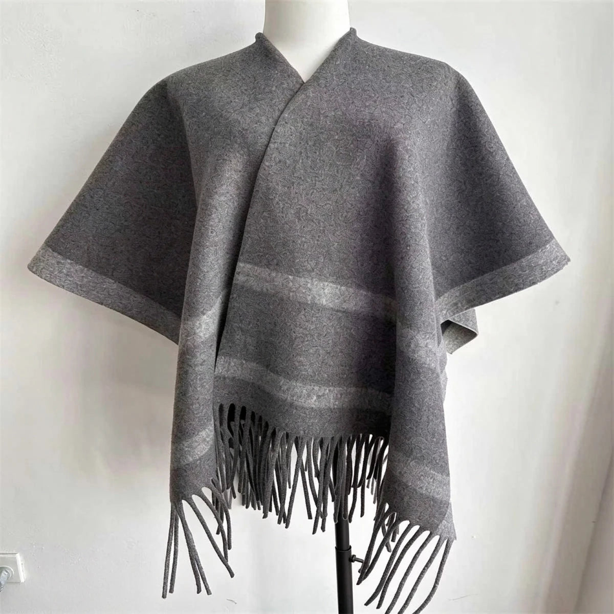 Women Striped Cape Shawl Scarf with Tassels Thick Warm Poncho Wrap Elegant Oversized Cape for Ladies Winter Daily Street Outfit