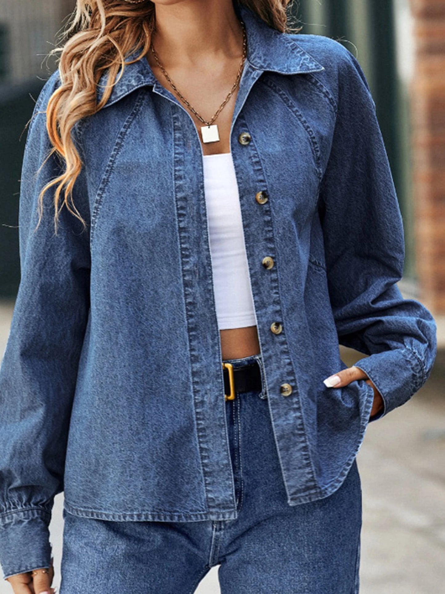 Women s Distressed Denim Jacket with Frayed Hem Classic Long Sleeve Turn-down Collar Button Closure Fall Coat Streetwear