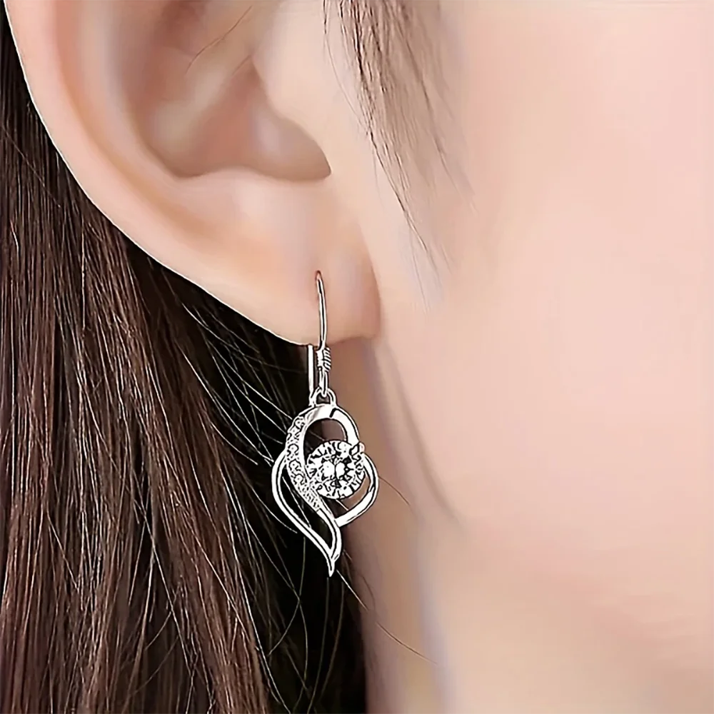 S925 silver moissanite 0.5 carat ocean heart-shaped earrings fashionable temperament classic high-end casual exquisite women USA