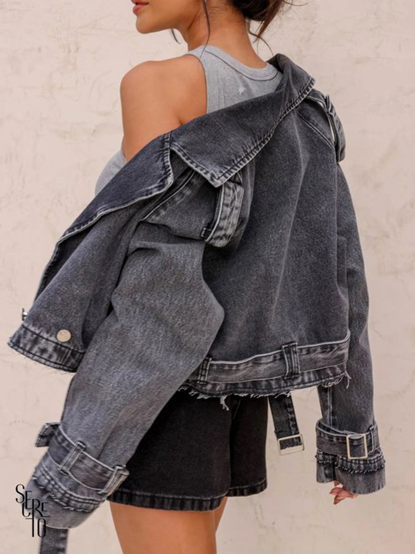 Stylish Women s Denim Jacket for Autumn Fashionistas with a Flawless Fall Look