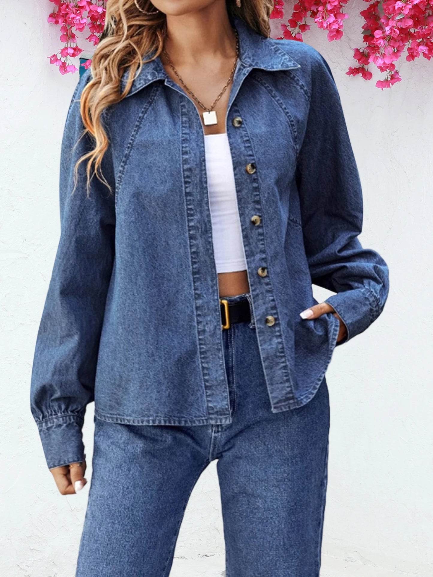Women s Distressed Denim Jacket with Frayed Hem Classic Long Sleeve Turn-down Collar Button Closure Fall Coat Streetwear