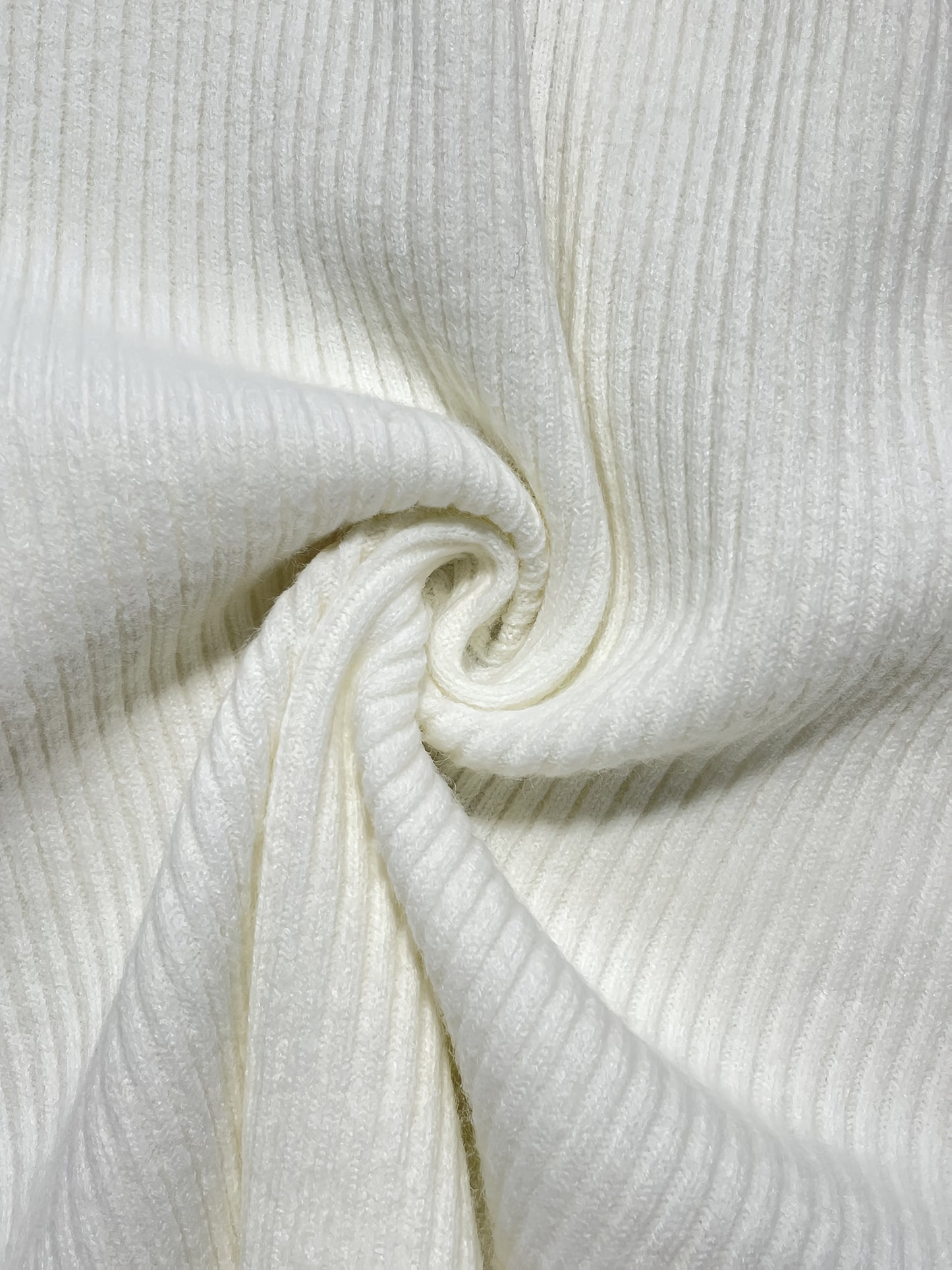 This Year's Trendy Stylish Retro Soft and Cozy Sweater with High-End Thickened White Waist-Cinching Design for Women in Winter