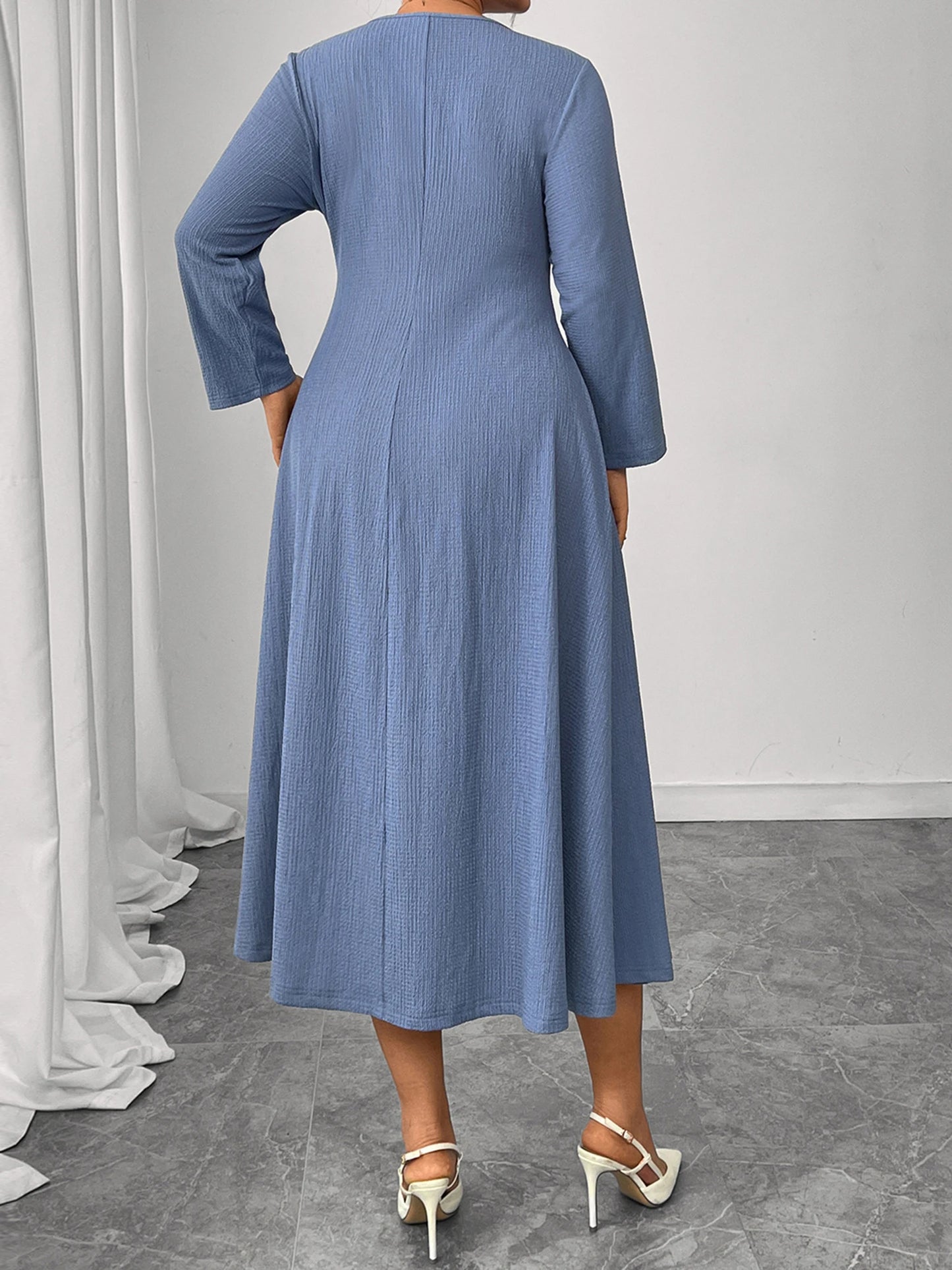 Women s Plus Size Maxi Dress with V-Neck and Floral Print Elegant Long Sleeve A-Line Dress for Casual and Workwear