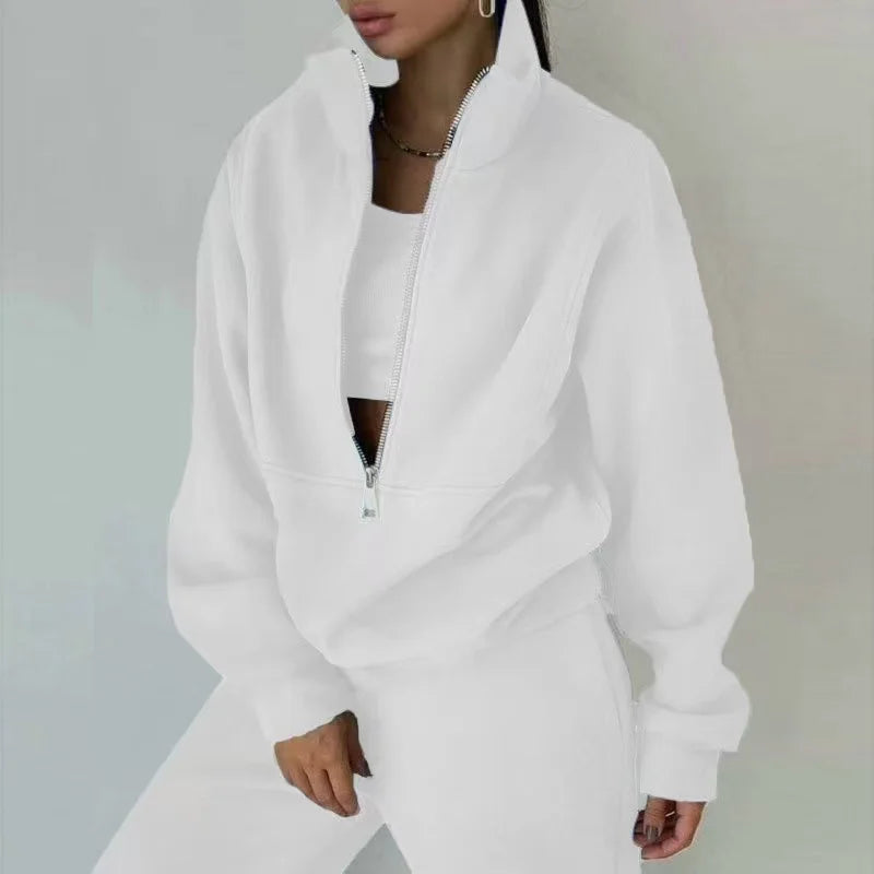 A fashionable and sporty two-piece long-sleeved women's suit, a casual and trendy women's suit