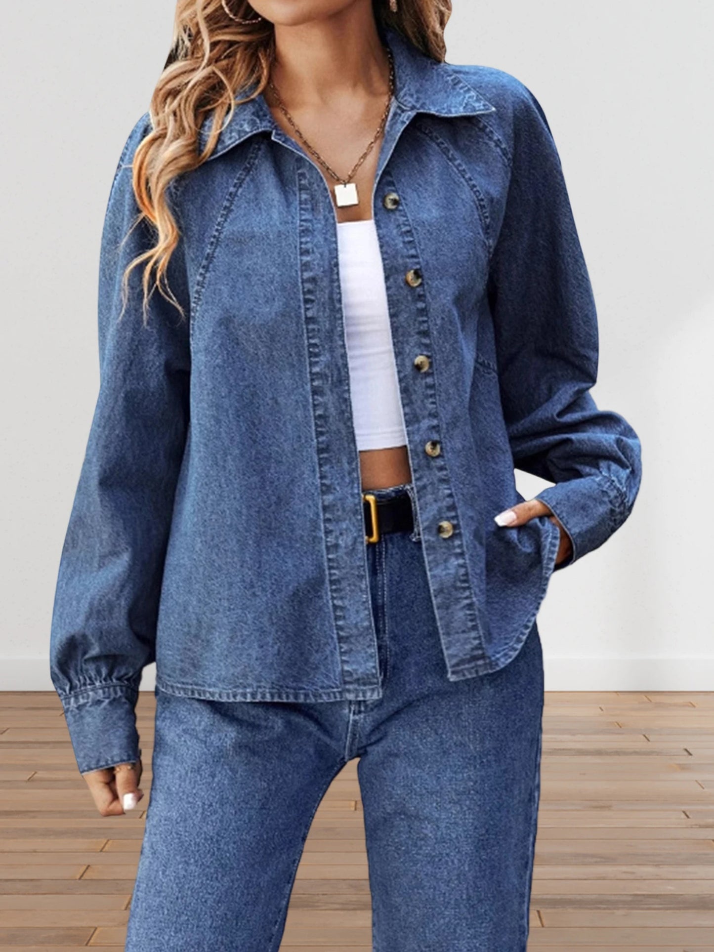 Women s Distressed Denim Jacket with Frayed Hem Classic Long Sleeve Turn-down Collar Button Closure Fall Coat Streetwear