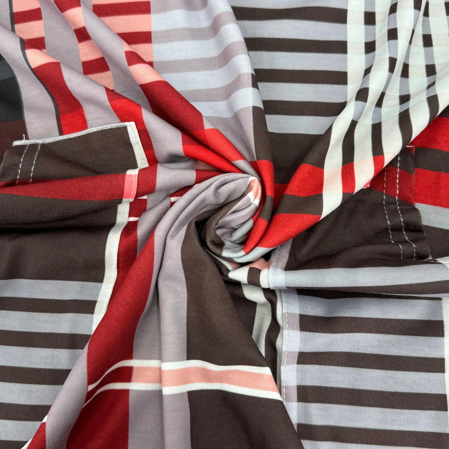 Large size fashionable casual women's clothing, slim, loose and comfortable striped print, V-neck fashion women's clothing