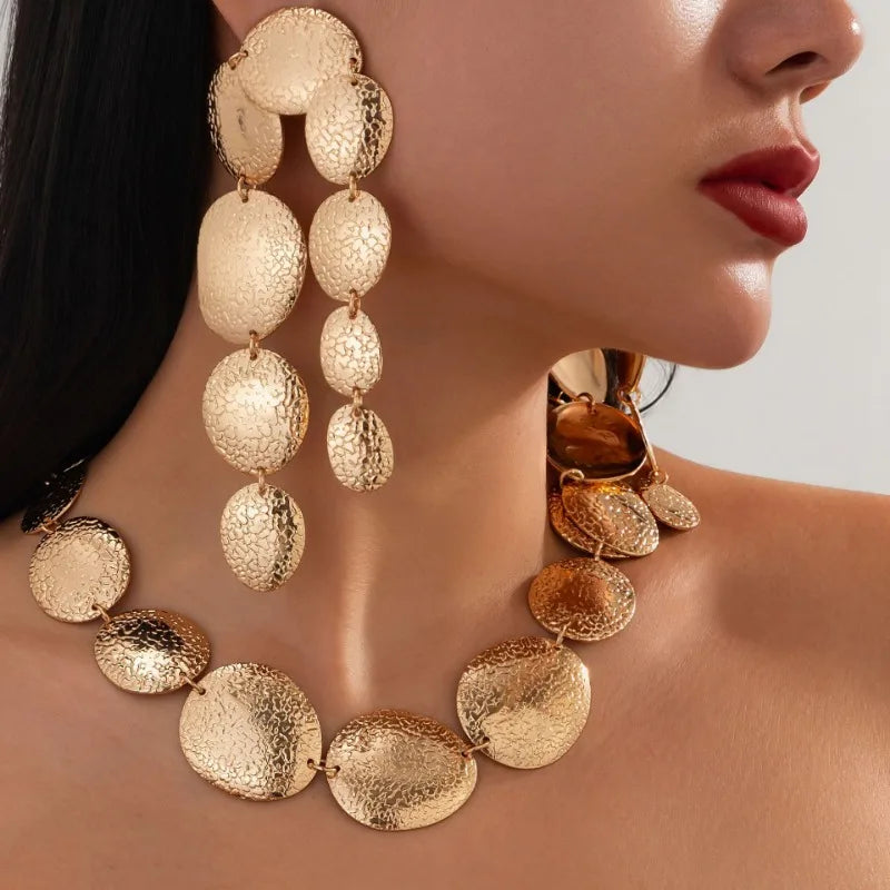 Fashion oval texture necklace, light luxury metal suit new