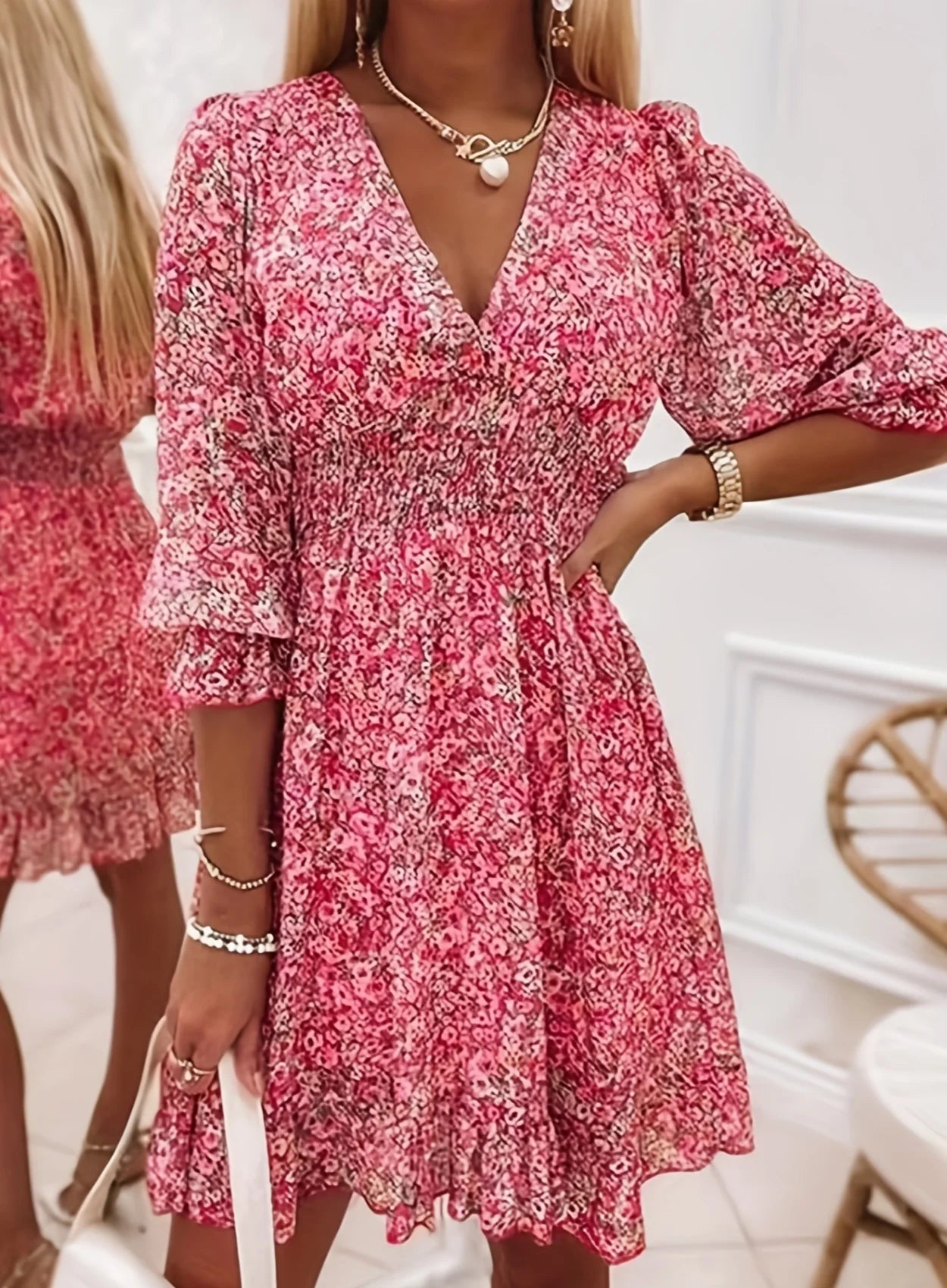 Women's small floral printed V-neck dress, elastic waist design, bohemian fashion casual dress, suitable for daily wear in sprin