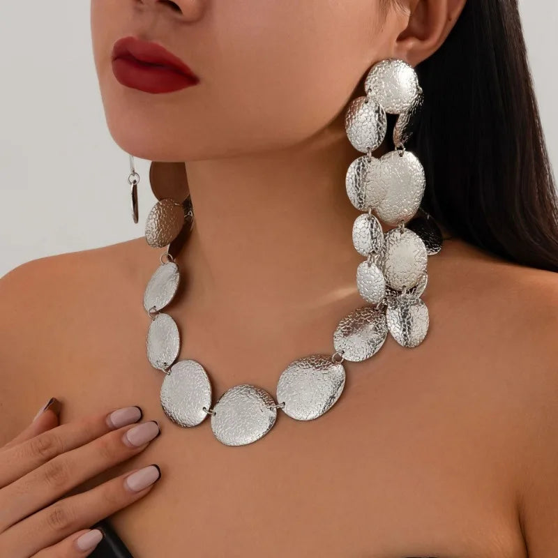 Fashion oval texture necklace, light luxury metal suit new