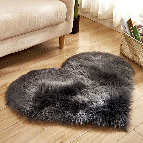 1pc Heart Shaped Area Rug, Plush Faux-Fur Carpet For Living Room & Bedroom, Home Decor Valentine&